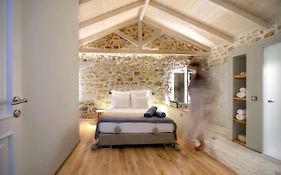 Paxos Fairytales Lovenest 1